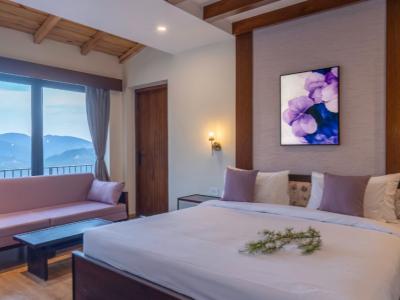 Amaranth Room Chamomile Estate