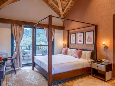 Hibiscus Room Chamomile Estate